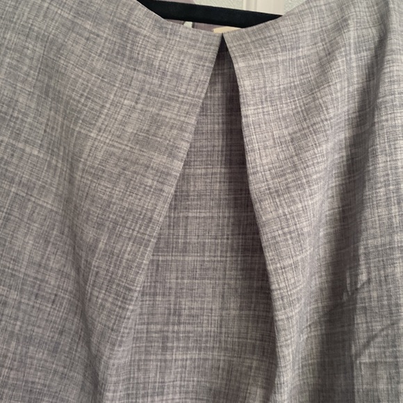 Sleeveless top. - Picture 2 of 3